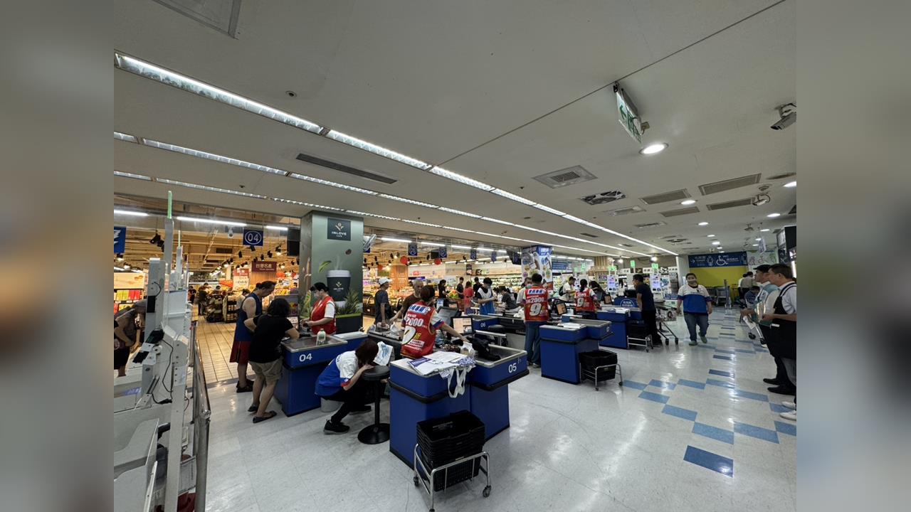 快新聞／瞬間全黑！台北家樂福桂林店停電　台電說明原因了