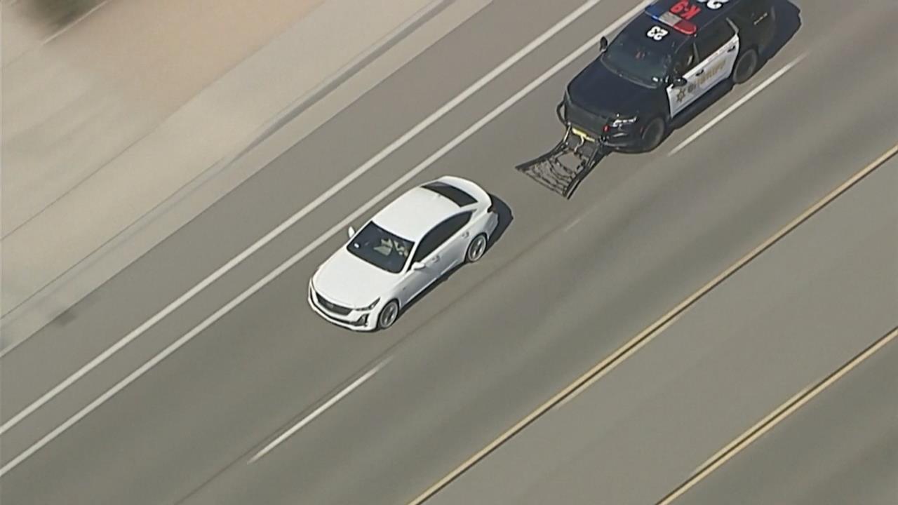 美國警匪追逐戰！　通緝犯失控撞民宅當場身亡