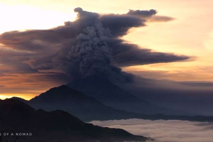 印尼阿貢火山最高級警戒 10萬居民急撤