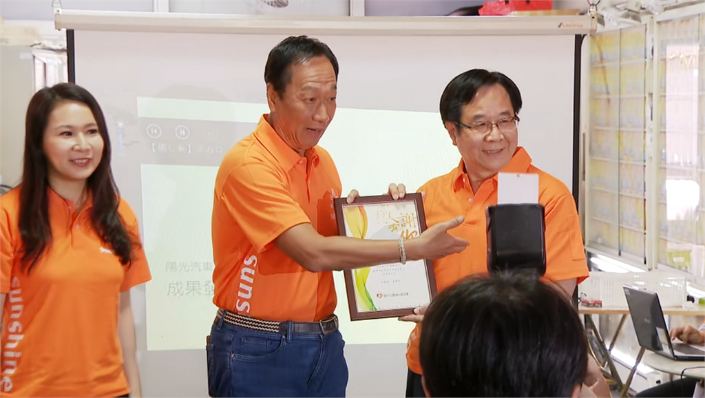 快新聞／邱毅自爆喬不分區那晚在「郭董家中」 郭台銘：他尋求協助我也是聽聽