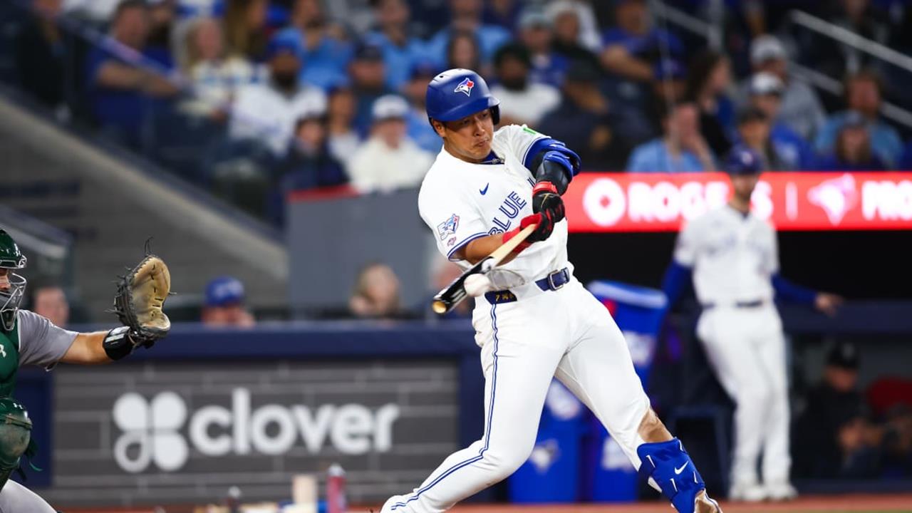 MLB(影)/岡本001!藍鳥隊日本重砲不落「村神」腳步 大聯盟生涯首轟出爐