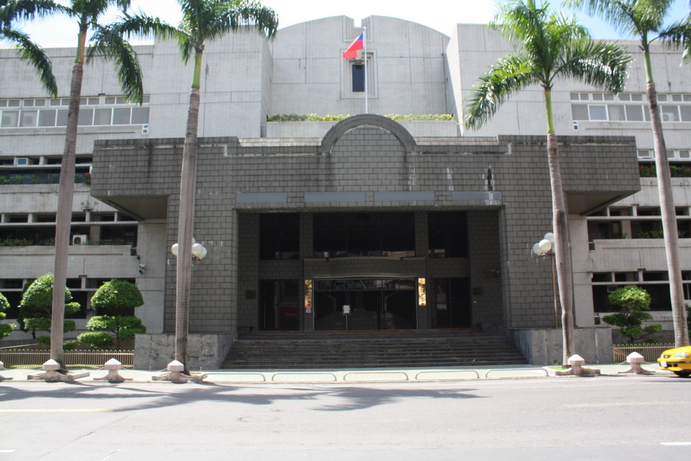 79高齡嬤路考不過「給所費」求過關　貪污罪判刑3月