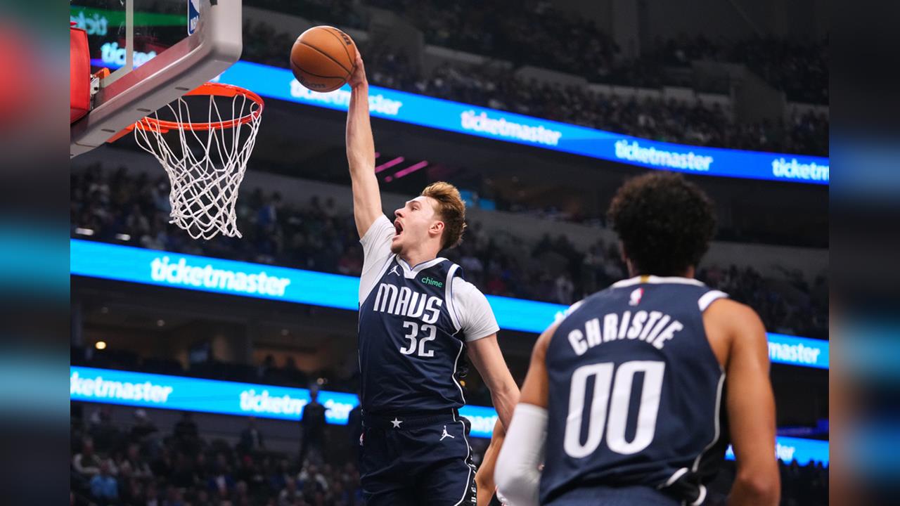 NBA(影)/2026年劇力萬鈞爆扣!旗子哥新年首戰上演雄鷹式灌籃 震撼美航中心