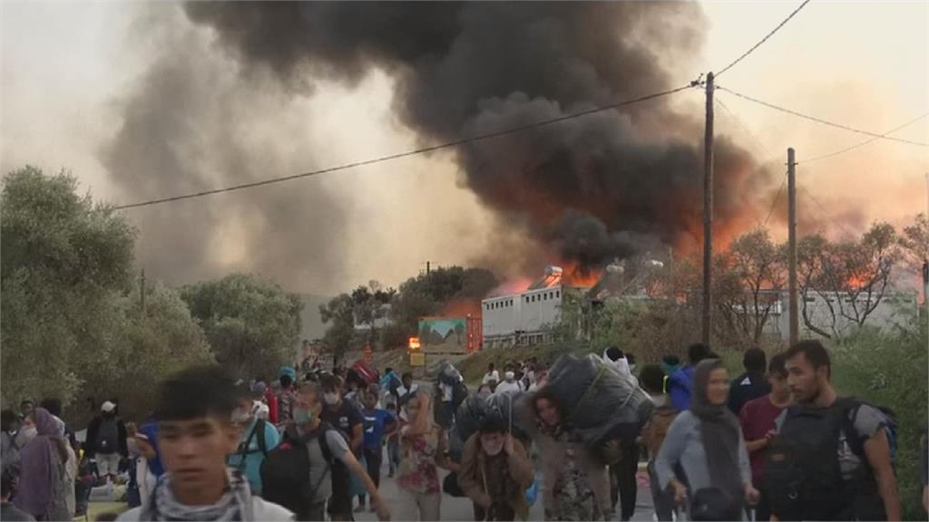 疑不滿武肺確診被封營　希臘摩利亞難民營連兩天爆大火