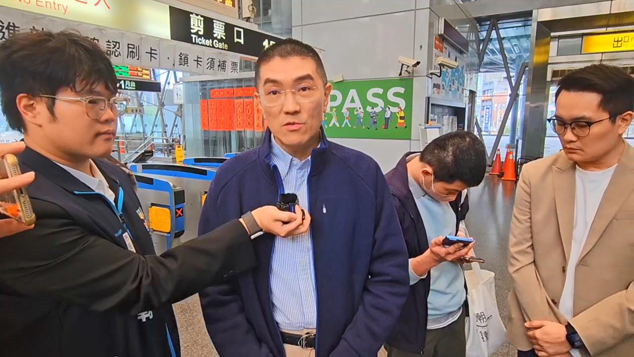 快新聞／鄭文婷指基隆河遭油污「環保局長應下台」　謝國樑緩頰：處理得不錯