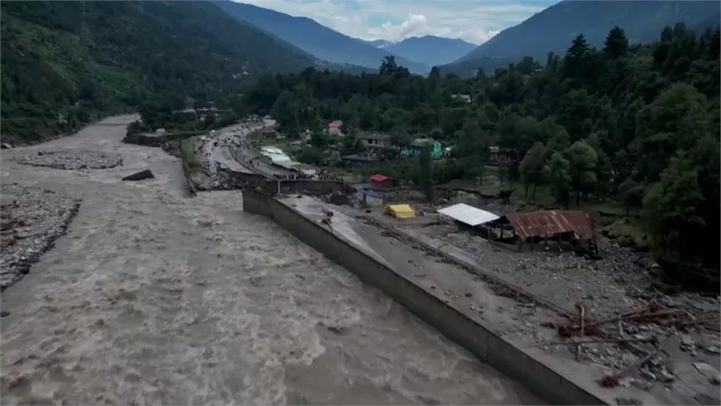 印度洪水沖壞高山公路　正值<em>旅遊</em>旺季遊客受困