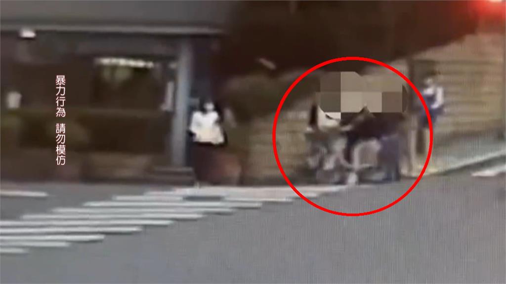 板橋湳雅夜市旁隨機攻擊　女高中生遭黑衣女攻擊頭部