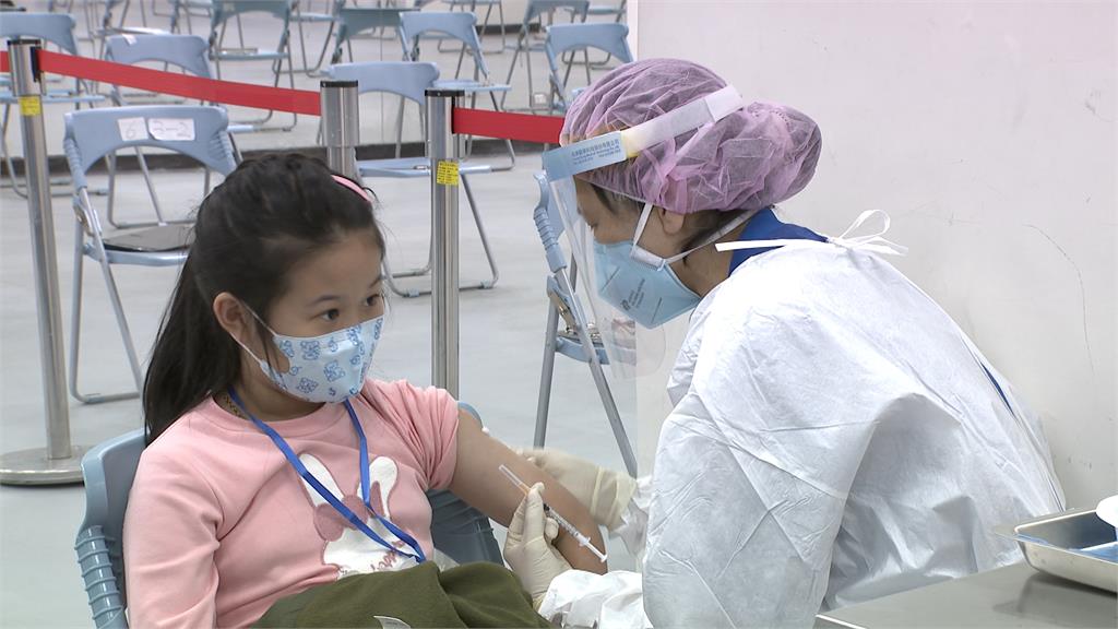 「不等校園施打！」家長幫小四女請假打BA.5疫苗