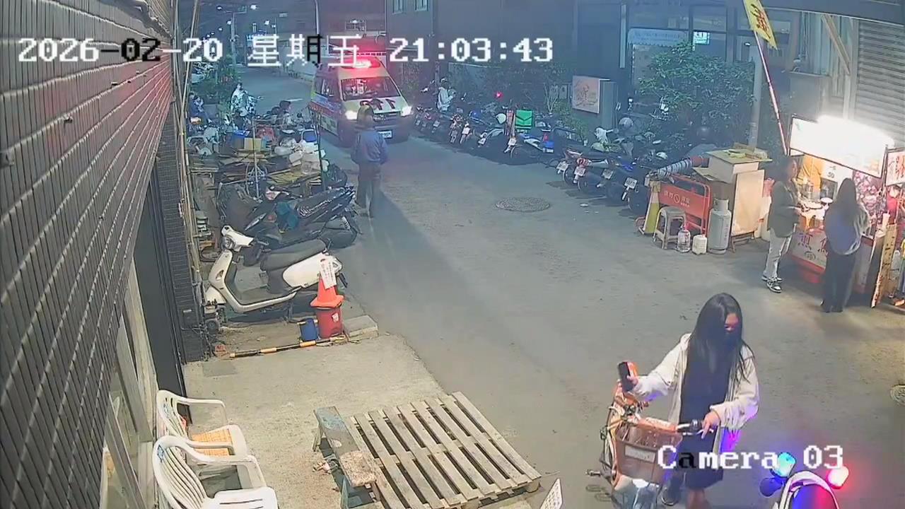 少年闖高雄輕軌遭輕微擦撞　乘客不耐久候與司機爆口角