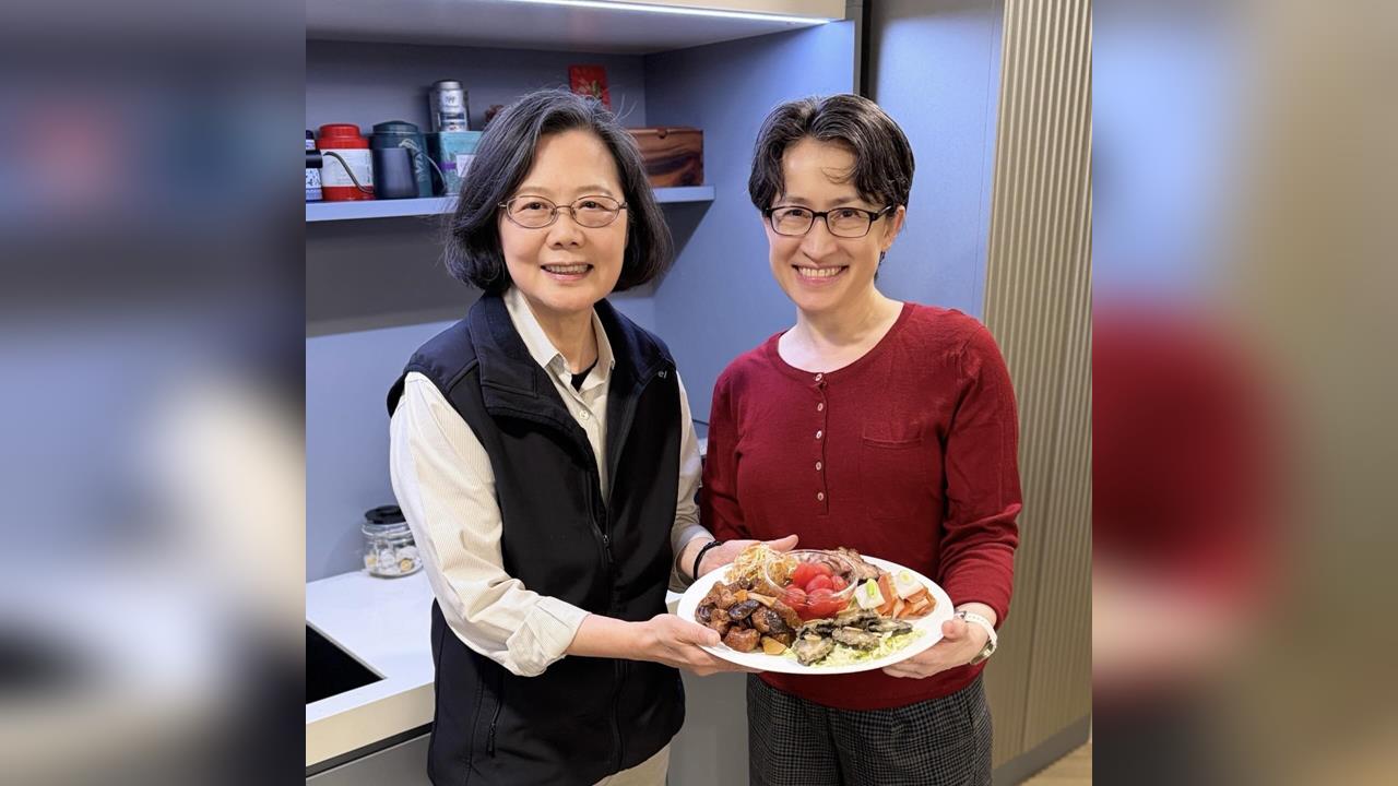 快新聞／除夕再同桌！小英揪「咪琴」守歲　年夜飯超狂菜色曝光