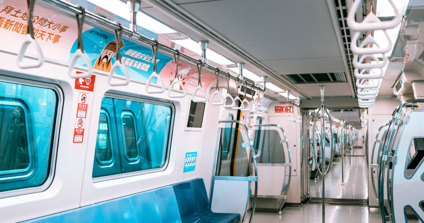 搭機捷忘記拿提袋!她1小時後原座位尋回 感動喊:太感謝台灣的治安