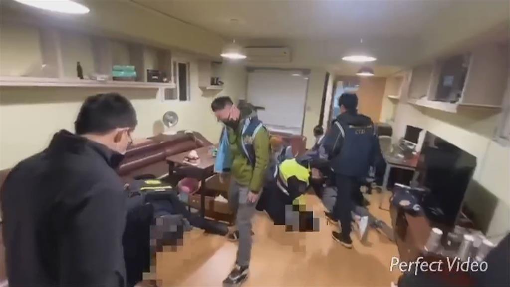 不滿前女友跟同學搞曖昧 情敵朝男子噴辣椒水刺臀