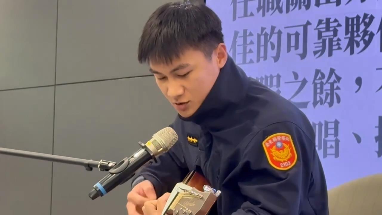 台東警局防詐記者會 波麗士大人開金嗓唱反詐歌曲