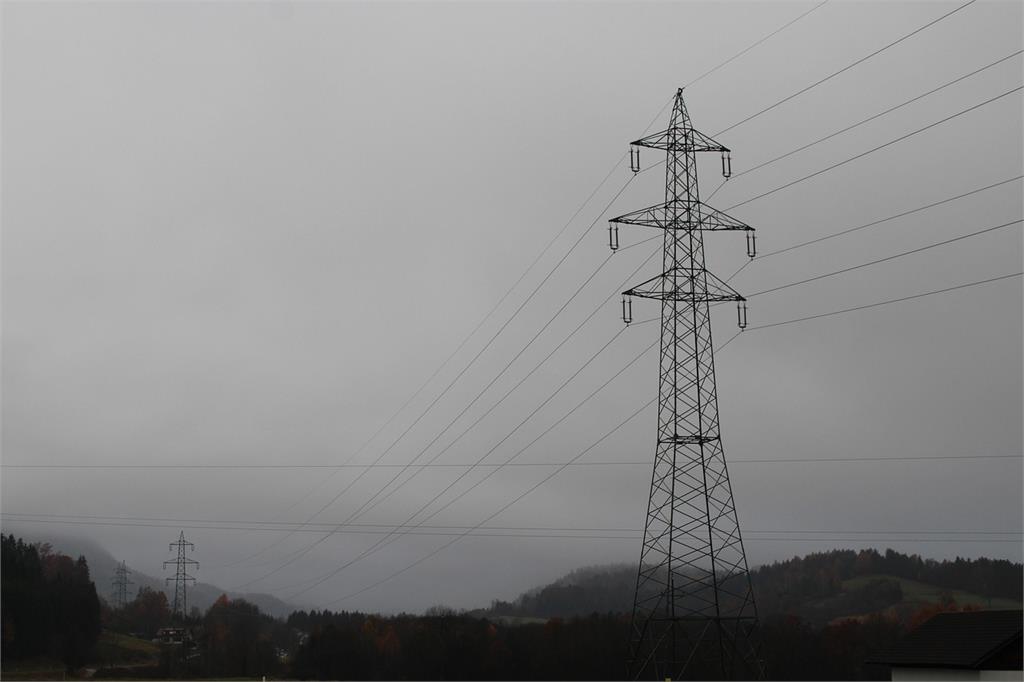 聯結車鋼材撞斷電桿　釀高市燕巢區513戶停電