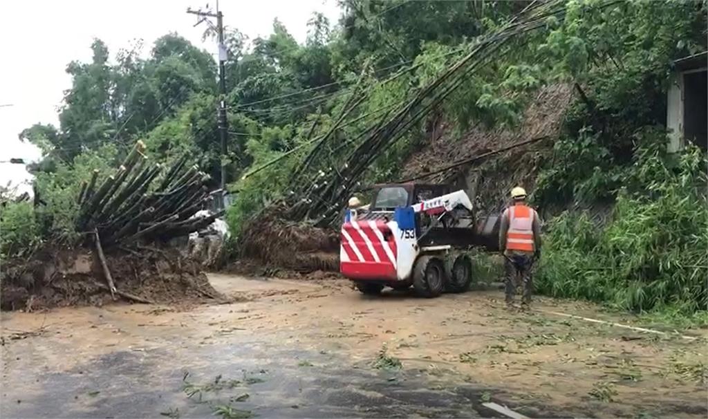 快新聞／左鎮往新化「台20線25公里處」土石泥流滑落　目前單向通車