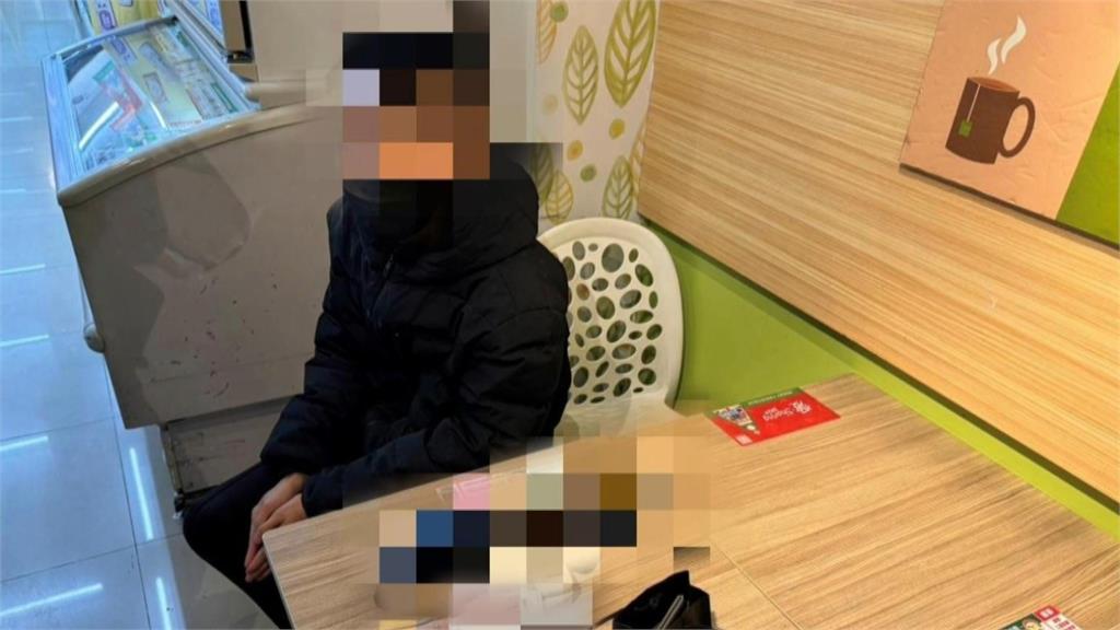 新北樹林18歲怪男持毒煙彈趴睡超商　警到場盤查「身上都毒品」