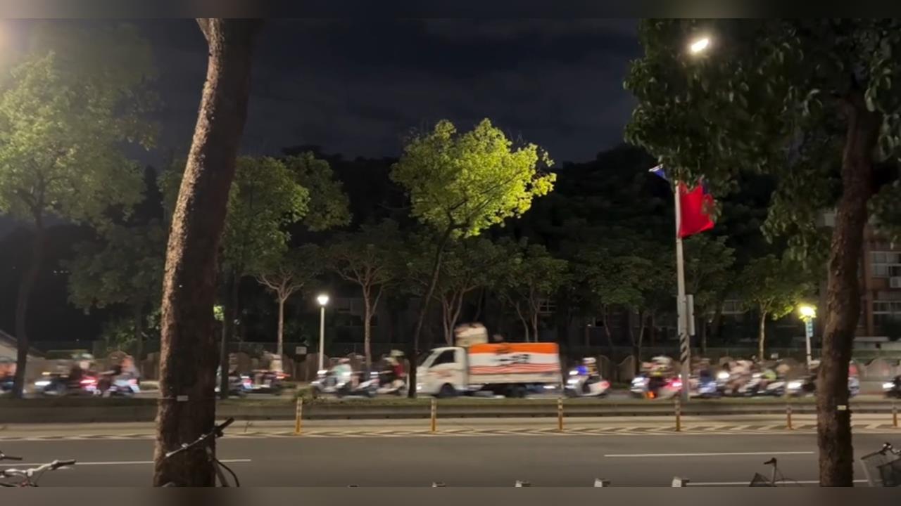日遊客見「台北大洋流」車掃！震撼喊「回國後好好研究」：希望這股力量傳回日本