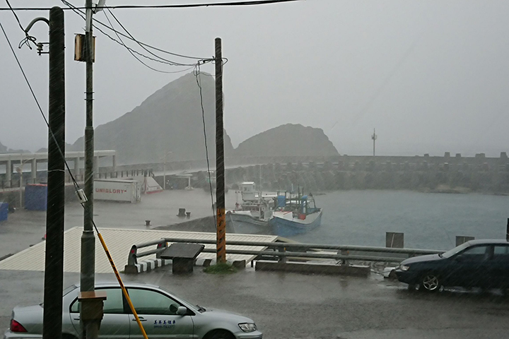 卡努風雨大 蘭嶼下午停班停課 