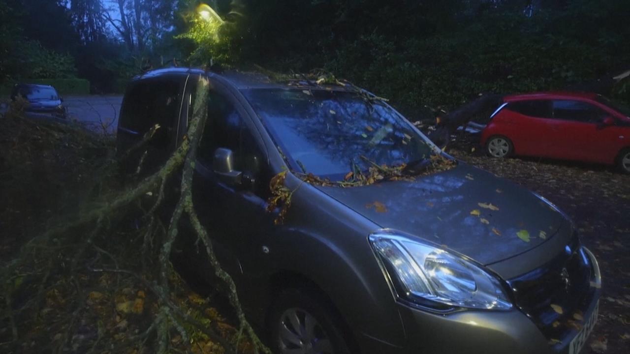 大西洋風暴艾米橫掃英國、愛爾蘭　數十萬戶停電、1人死亡