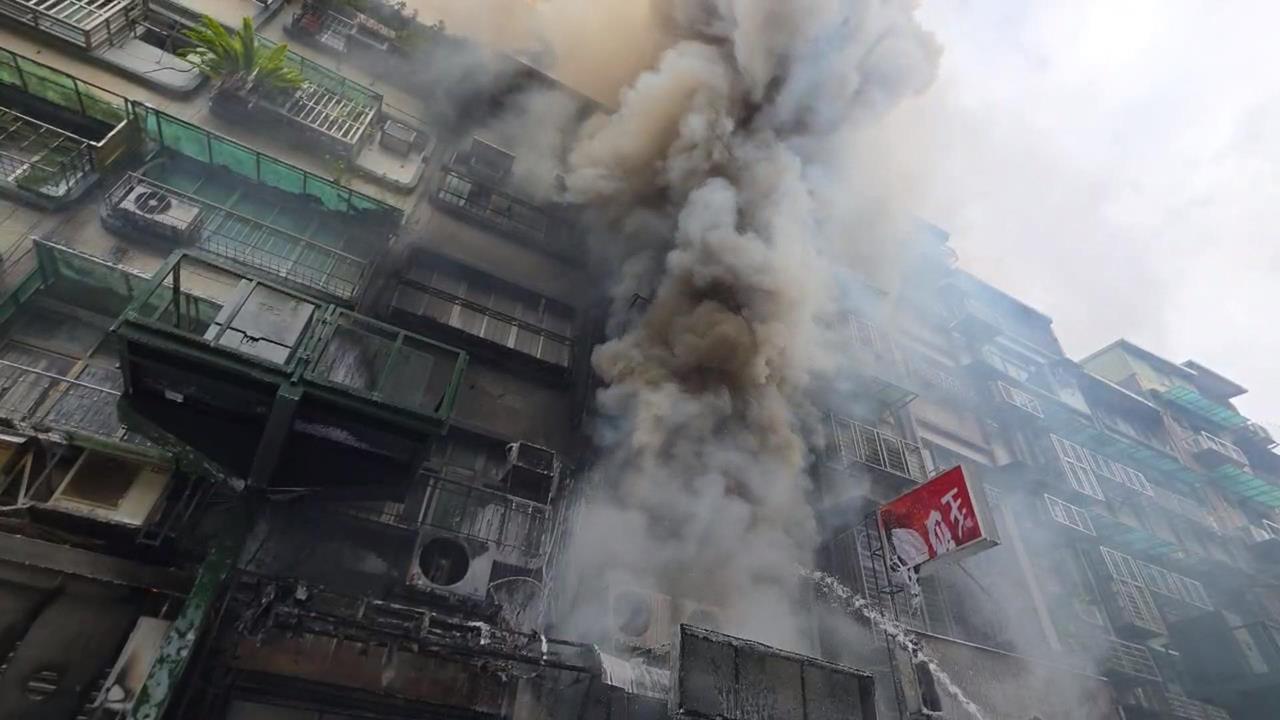 基隆早餐店火警延燒周邊　五樓住戶一度受困
