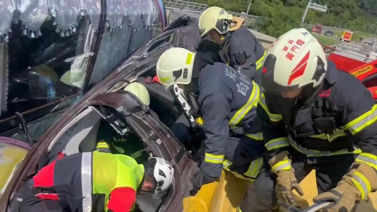 台9線「驚悚5車連環撞」　砂石車追撞4車釀1死