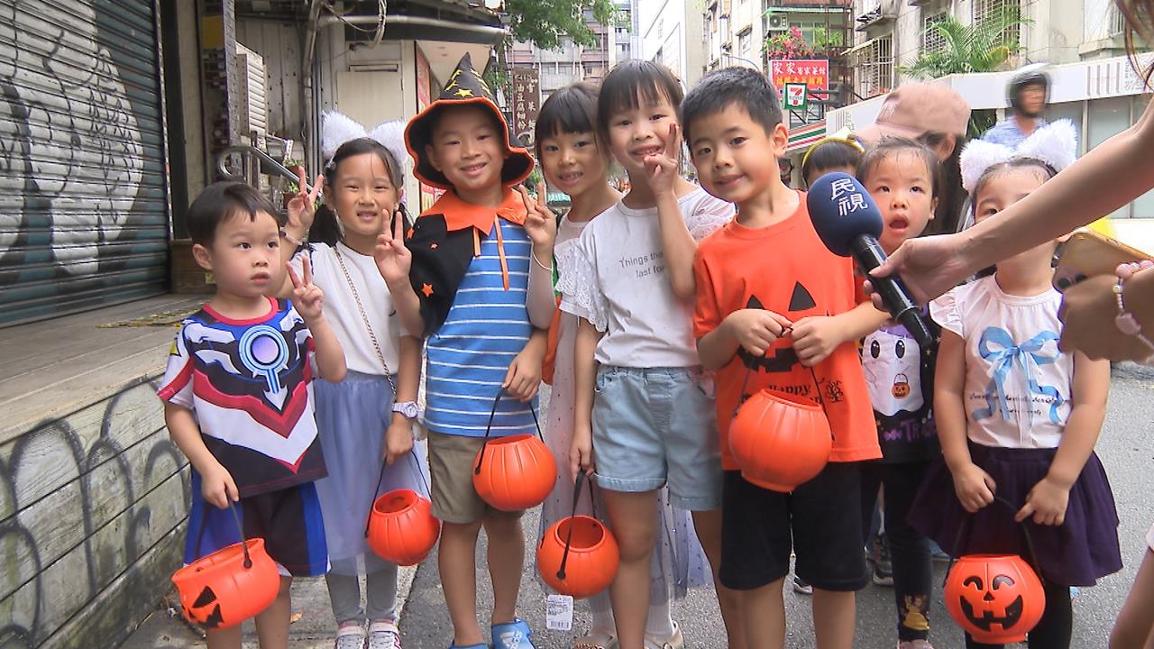 不給糖就搗蛋!東門永康商圈萬聖活動 家長與孩子變裝討糖超吸睛
