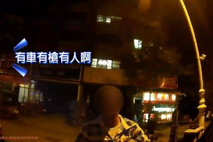 兩男為紅顏互毆 警方獲報意外逮通緝犯