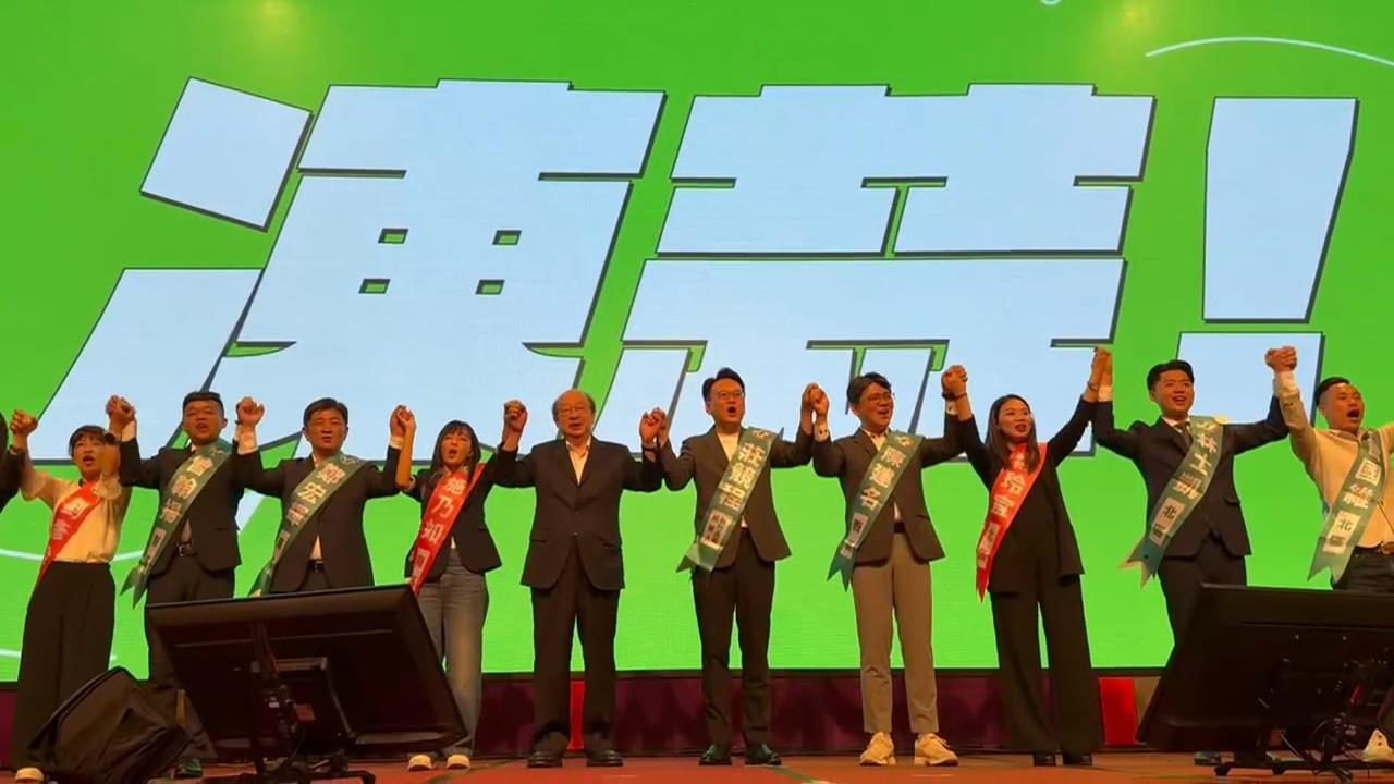 莊競程香山首場競選造勢　柯建銘現身力挺授予戰旗