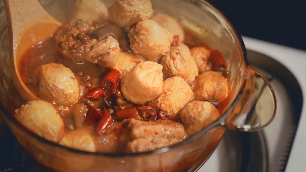 藝人愛雅跨足餐飲賣「素食麻辣鍋」　創業契機為思念母親