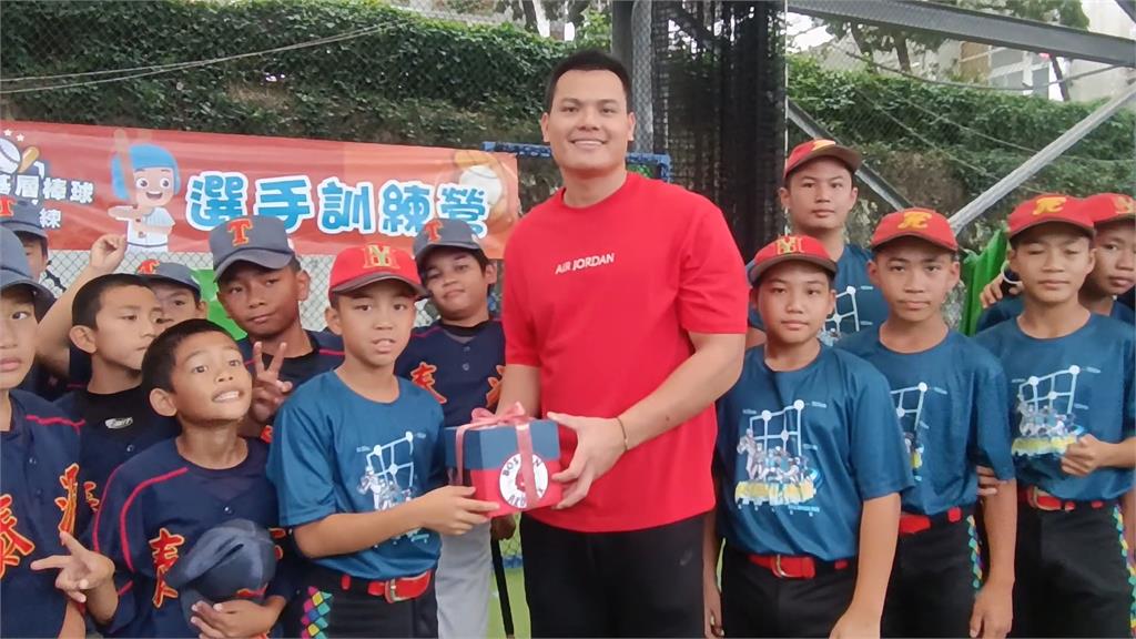 張育成經典賽表現全台瘋狂！　國小教練：從小就乖、打球認真