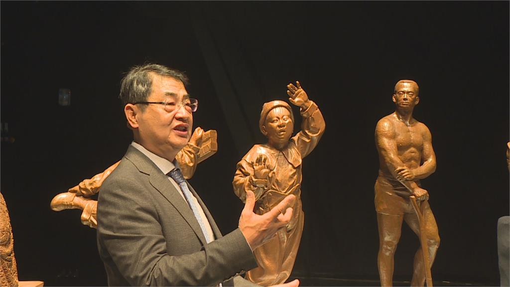 文化總會頒木雕藝師陳啟村　「匠人魂」錦旗
