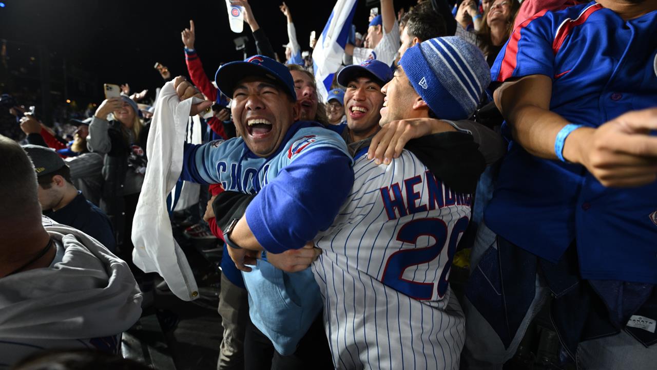 MLB(影)/「讓二追三」奇蹟逆轉只差一場!小熊三轟炸垮釀酒人、後天搶戰道奇門票