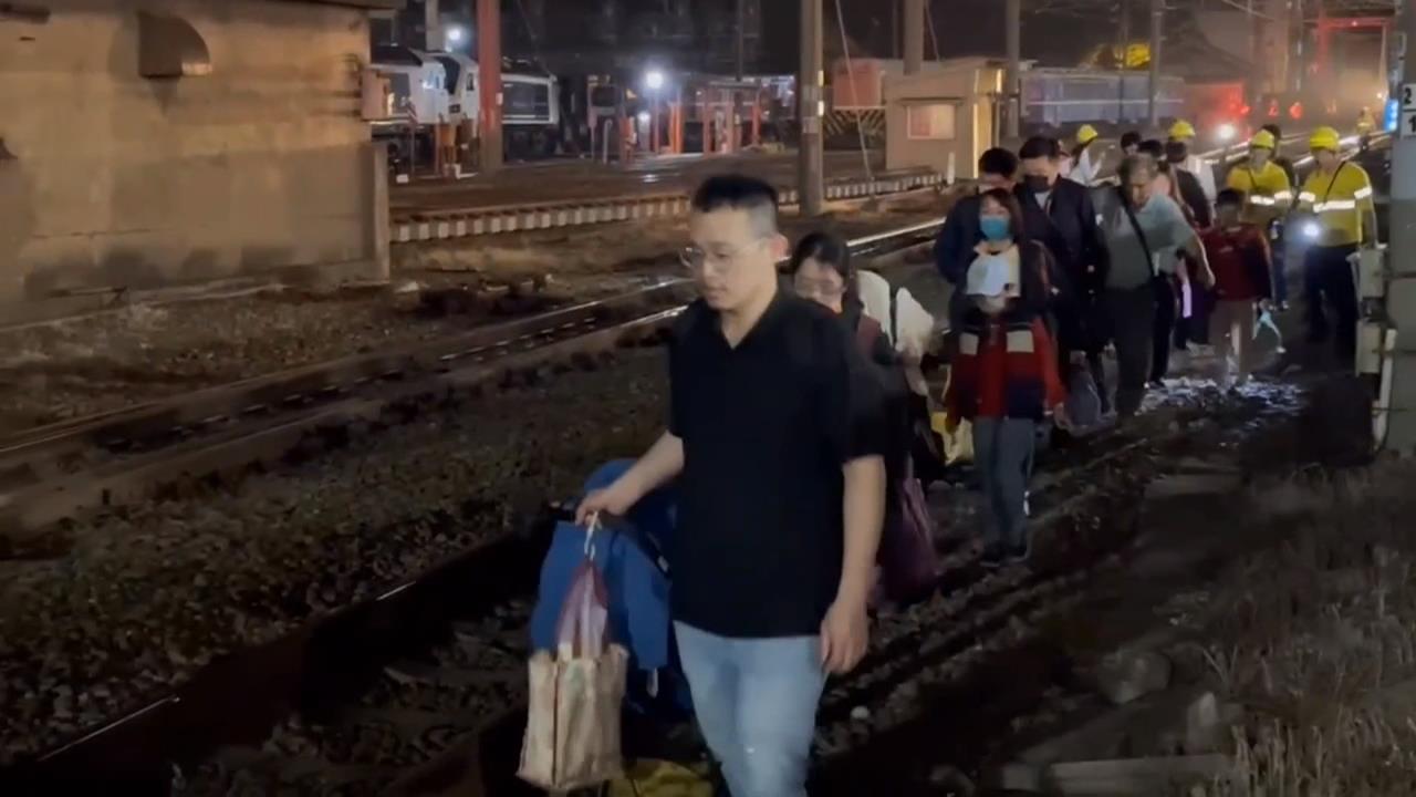 台鐵電車線掉落交通一度中斷　今早7點恢復雙線通車
