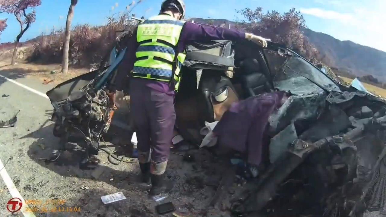 無照酒駕先撞電桿再撞路樹 男子酒測值1.83接近死亡等級