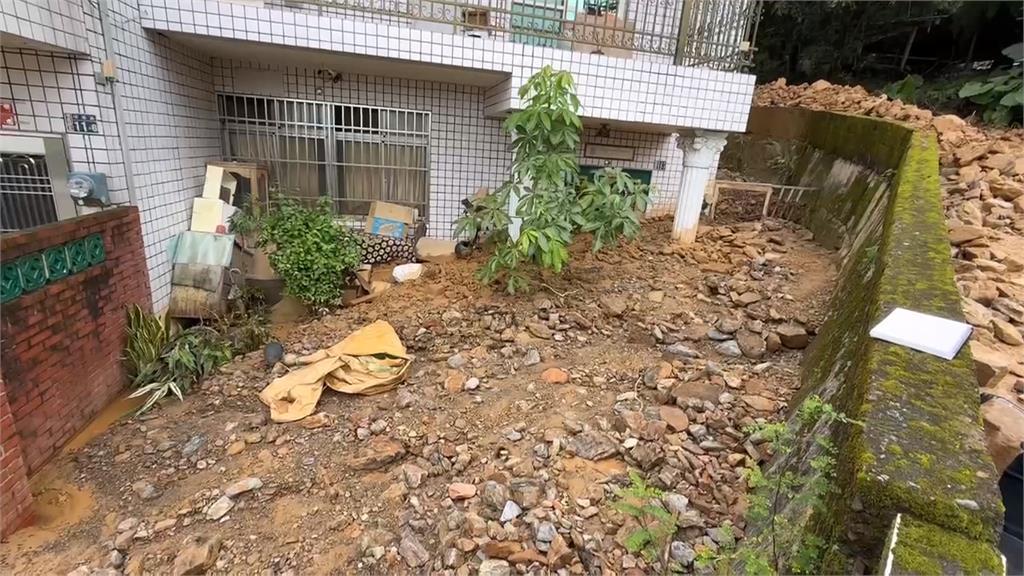驚險！南投連日降雨釀土石流　大量土石沖進3民宅