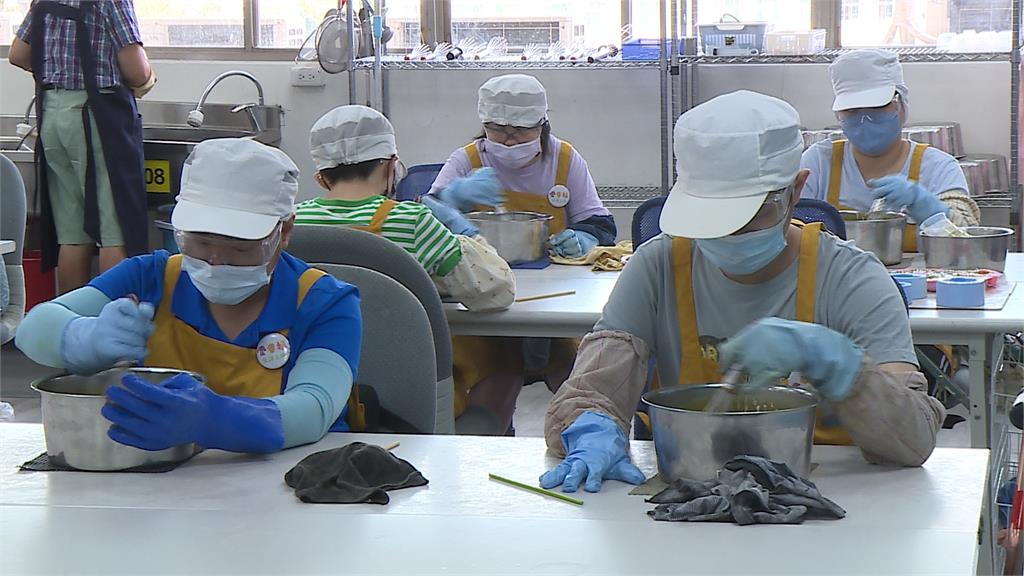 新北「愛幸福庇護工場」輔導就業　訓練身障者獨當一面