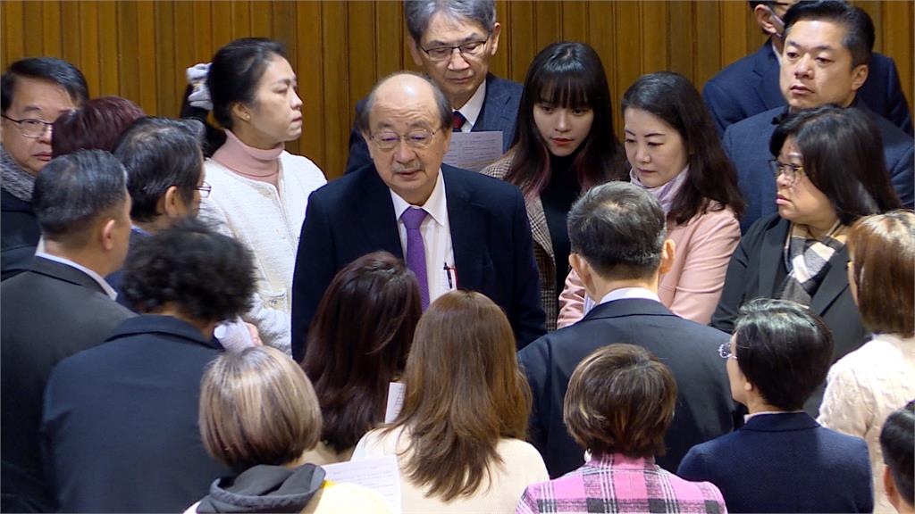 爭議三法未送齊到政院　柯建銘轟韓國瑜喊「罷免院長」