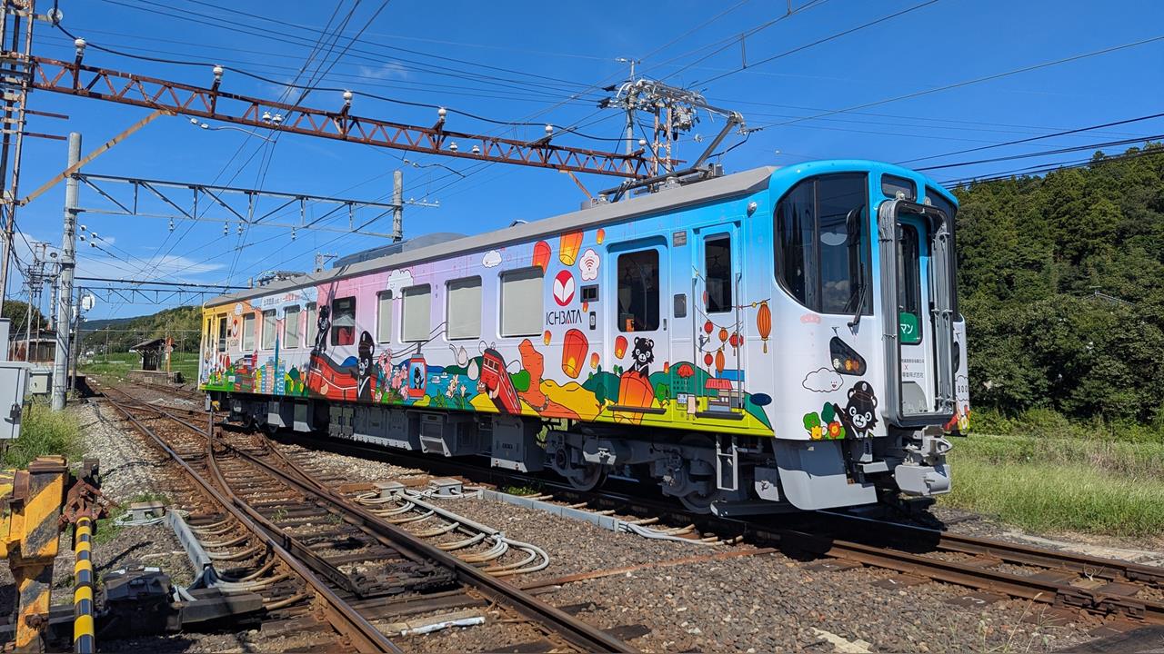 快新聞／台日交流！島根「台灣塗裝」彩繪電車上路　石垣島土地公廟「豬公」祭神