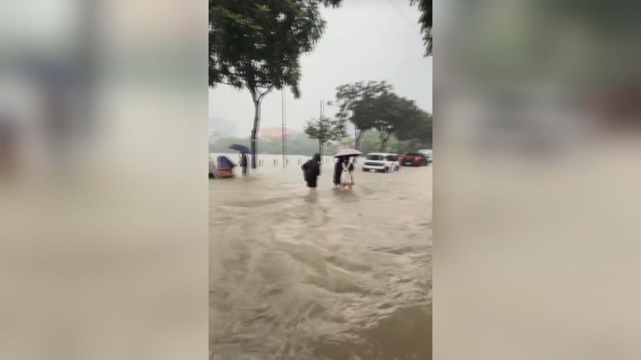 暴雨襲越南！寧平省水淹半層樓高　河內交通大堵塞