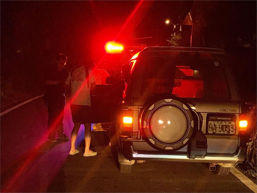 喑啞男深夜車拋錨山區心慌慌　龍潭暖警熱心助解圍