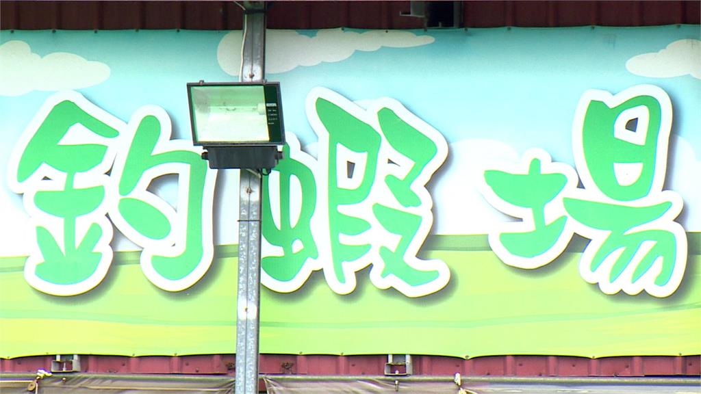 三杯黃湯下肚起口角　2男拿酒瓶互砸警迅速到場