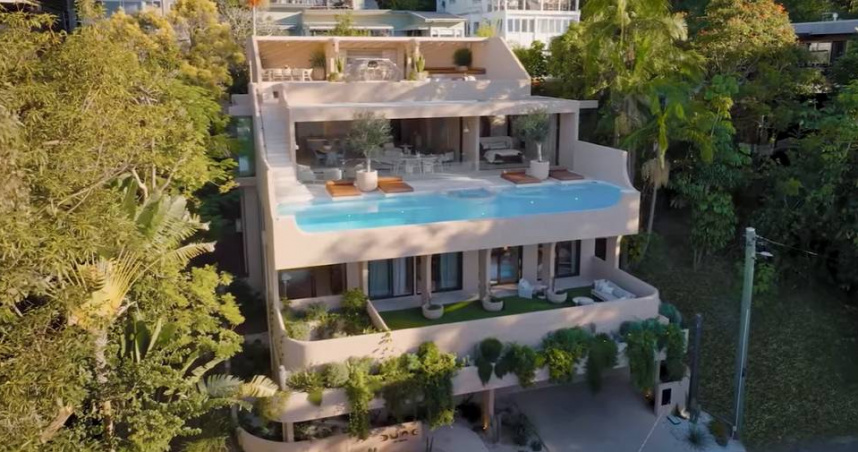 男子開車2小時參觀2億豪宅嘆:永遠買不起 22天後幸運變屋主