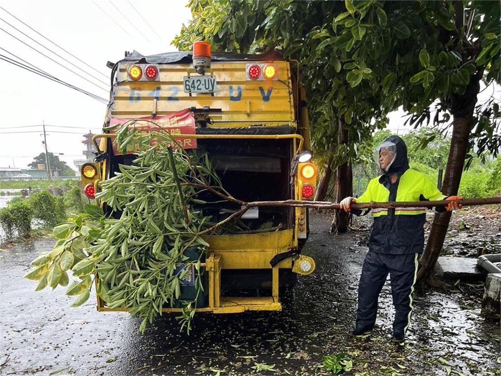 快新聞／高雄風強雨驟！今環保局停收垃圾　明早加強收運