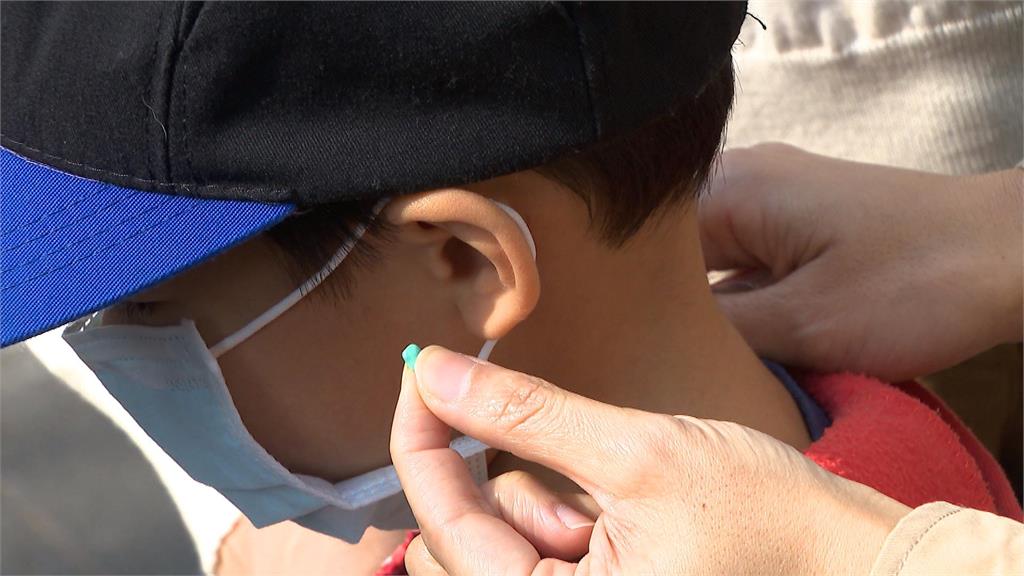室內砂池藏危機 6歲童石卡耳朵耳膜破裂