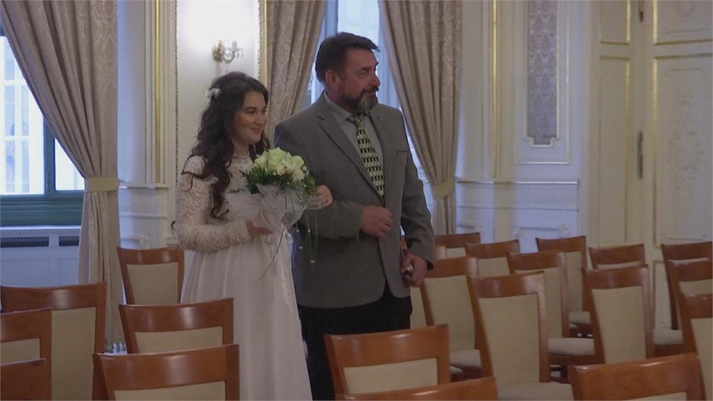 政府結婚補助被通膨吃掉　匈牙利年初婚禮數創9年新低