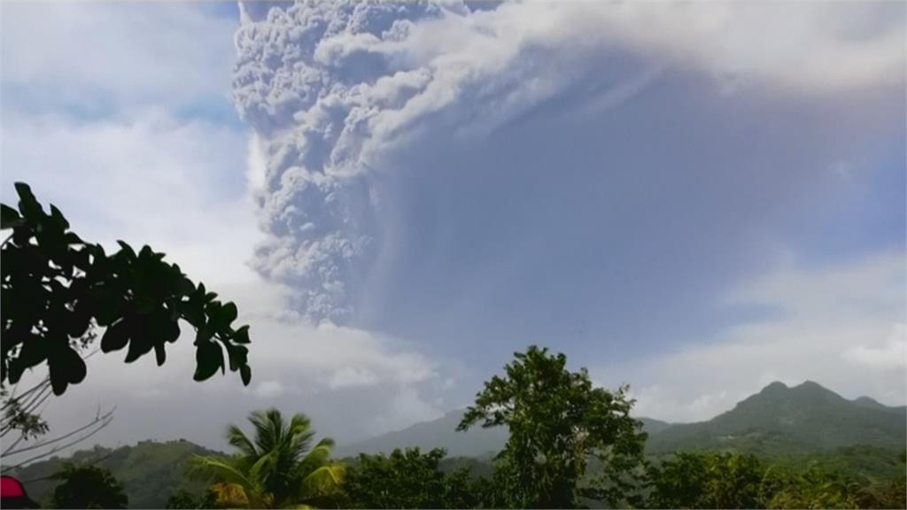 聖文森火山噴發 火山灰雲竄天 急撤居民