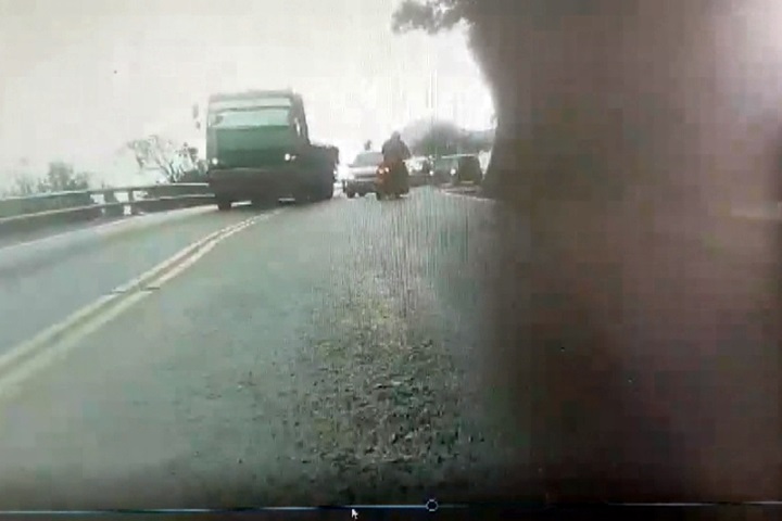 <em>蘇花</em>公路盲彎超車 機車騎士慘撞拋飛