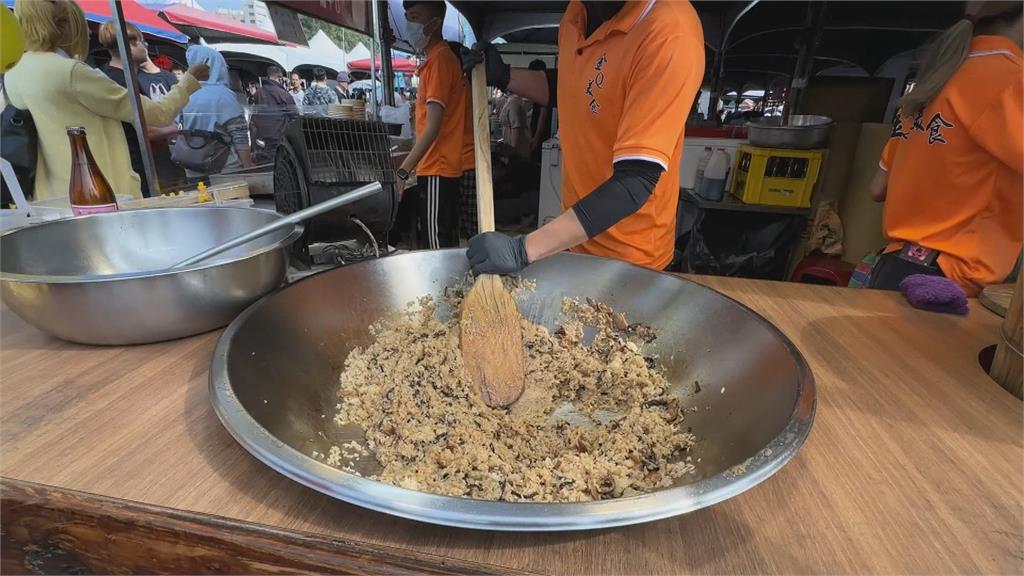 黃色小鴨帶錢潮！攤位賣起鴨肉油飯　網友：會不會太殘忍？