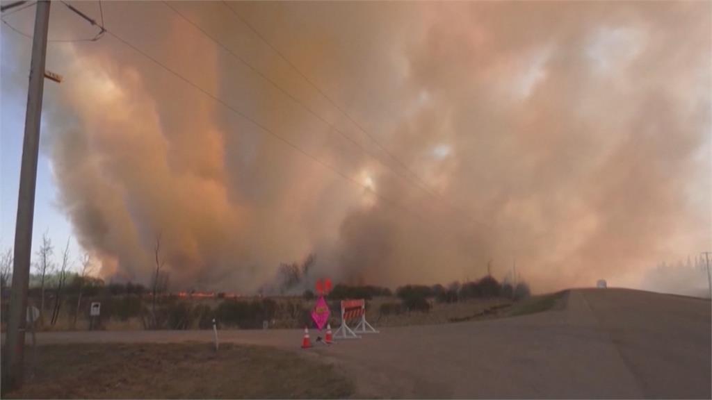 加拿大亞伯達省野火嚴重　單日至少逾萬人被迫撤離