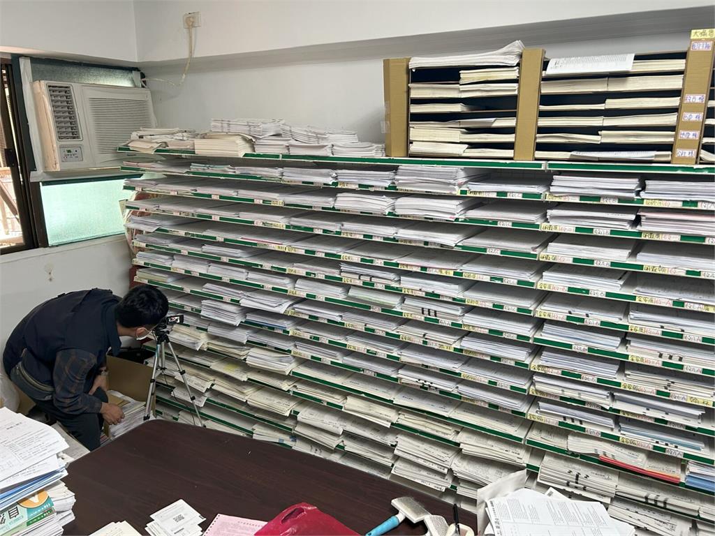 販售偽造教材3年賺1500萬　兒子當首謀雇父親+姊姊當員工